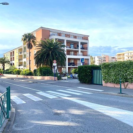 Residence 4 Etoiles Port Marine Sainte-Maxime Eksteriør bilde