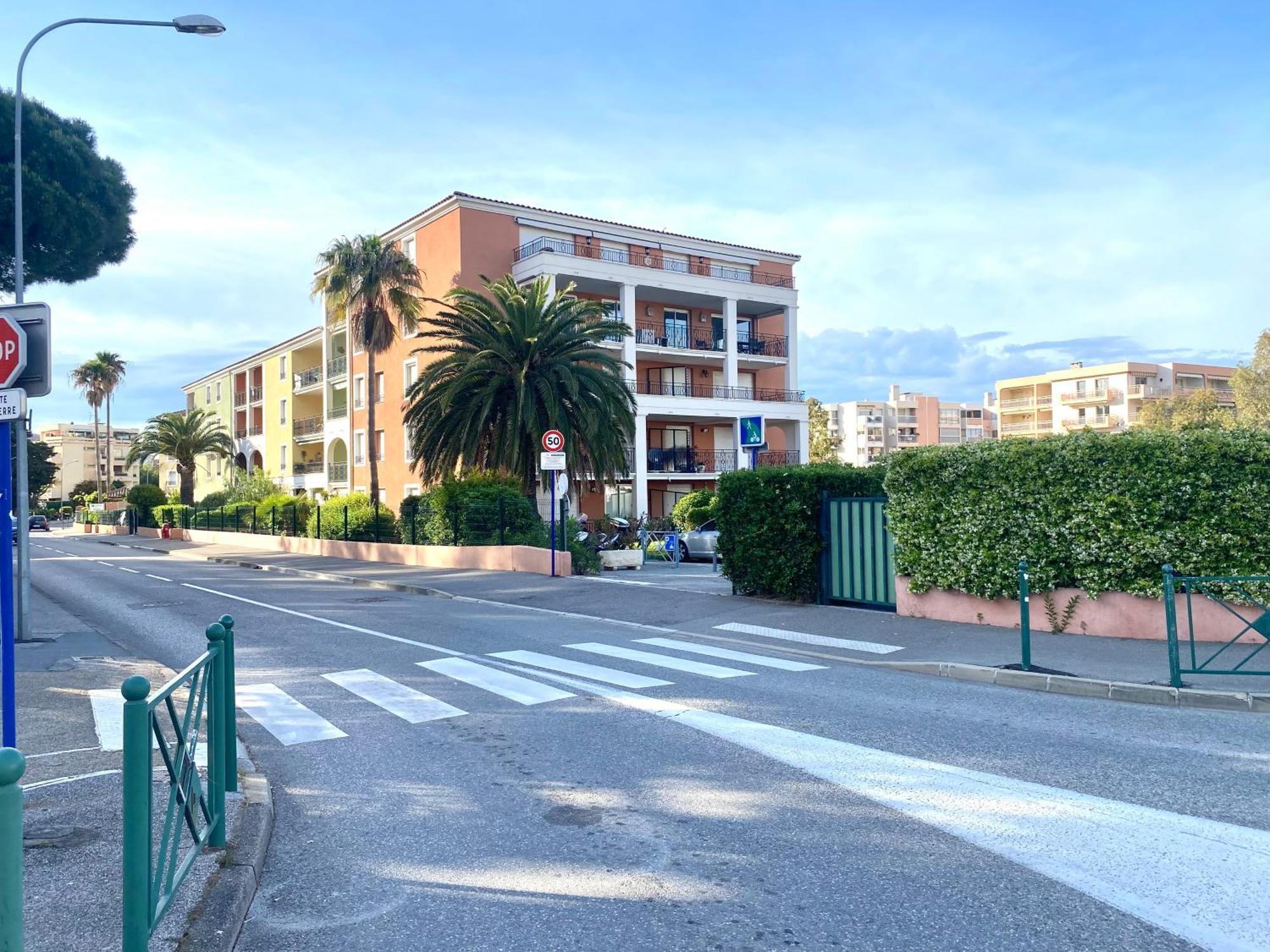 Residence 4 Etoiles Port Marine Sainte-Maxime Eksteriør bilde